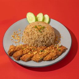 ข้าวผัดกระเทียมหน้าหมูทอด สูตรพิเศษเชฟโมน หน้ากากแดง