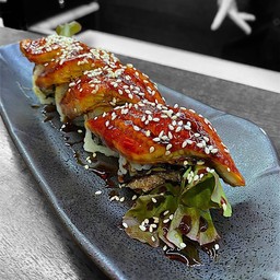 โรลหนังปลาทอปปลาไหล