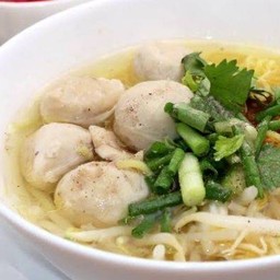บะหมี่ไวไวลูกชิ้นเนื้อน้ำใส