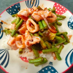 ข้าวผัดพริกแกงทะเล