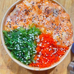 ข้าวหน้าแซลมอนคลุกซอสเทาซันไอส์แลนด์ พร้อมเครื่องเคียง เปรี้ยวหวานกลมกล่อมครบรส