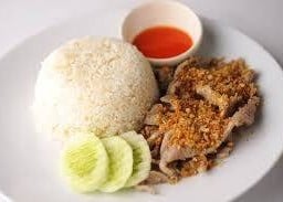 ข้าวราดหมูกระเทียม