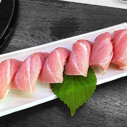 ฮอนมะกุโระโอโทโร่ซูชิ 6คำ