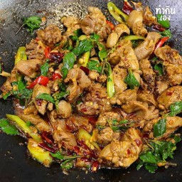 กะเพราหมูชิ้นหน่อไม้เหลือง ราดข้าว