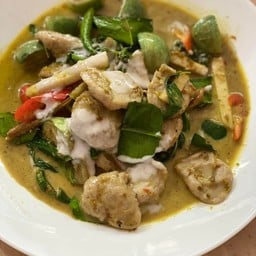 เขียวหวานลูกชิ้นผัดแห้ง