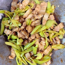 ผัด พริกหยวก ราดข้าว