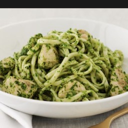 Spaghetti pesto with chicken