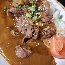 ข้าวแกงกะหรี่เนื้อผัด