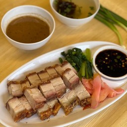 หมูกรอบจาน (150)