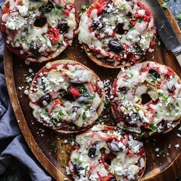 Greek bagel pizza