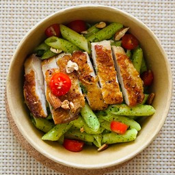 เพนเน่ไก่ย่างซอสเพสโต้