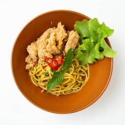 สปาเกตตีเขียวหวานไก่กรอบ