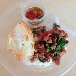 ข้าวกะเพราไก่ไข่ดาว