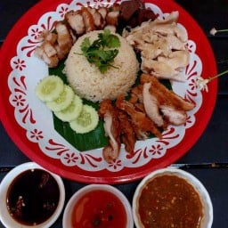 ร้านข้าวมันไก่ถาด ไก่ทอด หมูกรอบ 1