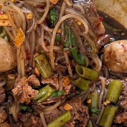 ก๋วยเตี๋ยวเรือเนื้อ(น้ำ)ลูกชิ้นเนื้อ,เนื้อสด,เนื้อตุ๋น