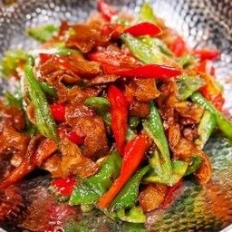 พริกสองสีผัดเอ็นวัว