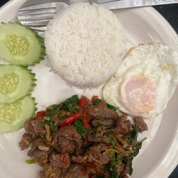 กะเพราหมูตุ๋นราดข้าวพิเศษเกือบ1ขีด(ไม่มีไข่ดาว)