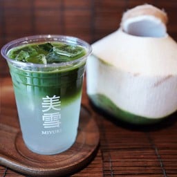 Iced Matcha with Fresh Coconut Water มัทฉะน้ำมะพร้าวสด