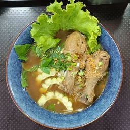 ก๋วยเตี๋ยวน่องไก่ตุ๋นมะระ