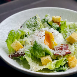 ซีซาร์สลัดไข่ดาวน้ำ