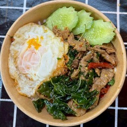 ข้าวกะเพรา(เนื้อติดมัน)พริกแห้ง +  พร้อมไข่