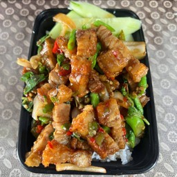 กะเพราหมูกรอบ