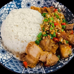 พริกเกลือหมูกรอบราดข้าว