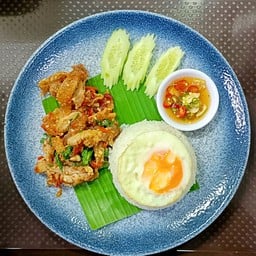 ข้าวราดกะเพราไก่ทอด