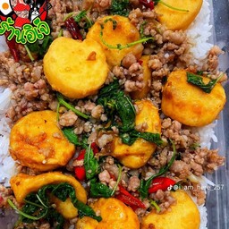 กระเพราหมูสับเต้าหู้ไข่