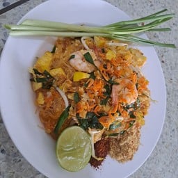 น้องไทเกอร์ผัดไท+ยำหมูสับรวมมิตร
