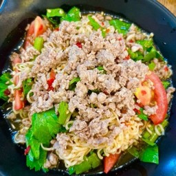 ยำมาม่าหมูสับ