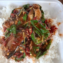 กะเพราปลากระป๋อง