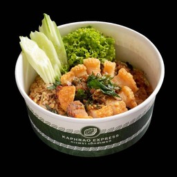 ข้าวกะเพราคลุกหมูกรอบชาชู