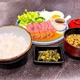 โรสต์บีฟและไข่ดิบ Roast Beef with egg Set