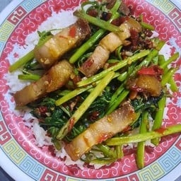 หมุนรอบ ผัดผักบุ้งไฟแดง