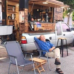 ปะป๋า SLOWBAR ฝั่งตรงข้ามตลาดอินโดจีน