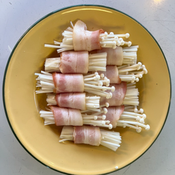 เบคอนห่อเห็ดเข็มทอง