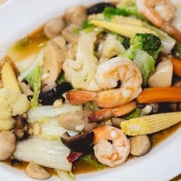 ผัดผักรวมกุ้ง