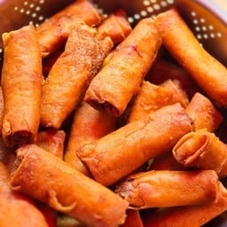 ปอเปี๊ยะทอด ( มีผักให้ 1 ชุด )