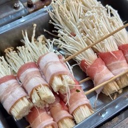 สามชั้นพันเห็ดเข็ม