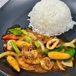 ข้าวราดผัดพริกแกงใต้ทะเล