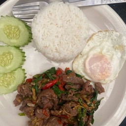 กะเพราเนื้อตุ๋นราดข้าวพิเศษเกือบ1ขีด(ไม่มีไข่ดาว)