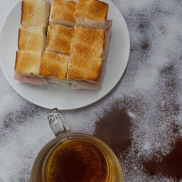 แซนวิชแฮม+ไข่ + น้ำชา(ขวด)