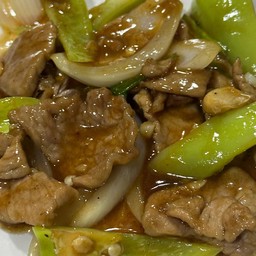 ผัดพริกหยวกเนื้อเป็นกับ