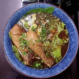 เกาเหลาน่องไก่ตุ๋นมะระ