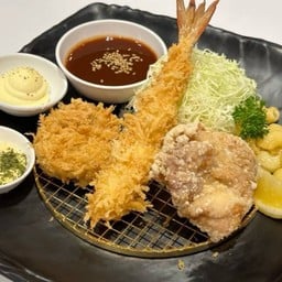 ชุดเซ็ต B (หมูน้อย กุ้ง ไก่) (No rice) Mixed Fried B