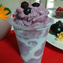 บลูเบอร์รี่สมูทตี้นมสดปั่น