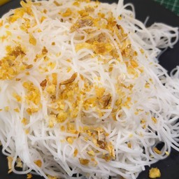 เส้นหมี่โรยกระเทียม