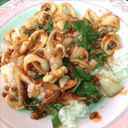 ข้าวกระเพราปลาหมึก