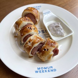 ขนมปังไส้กรอกซอสทรัฟเฟิล